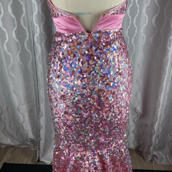 Night Moves Prom Collection - Picture 7 of 9